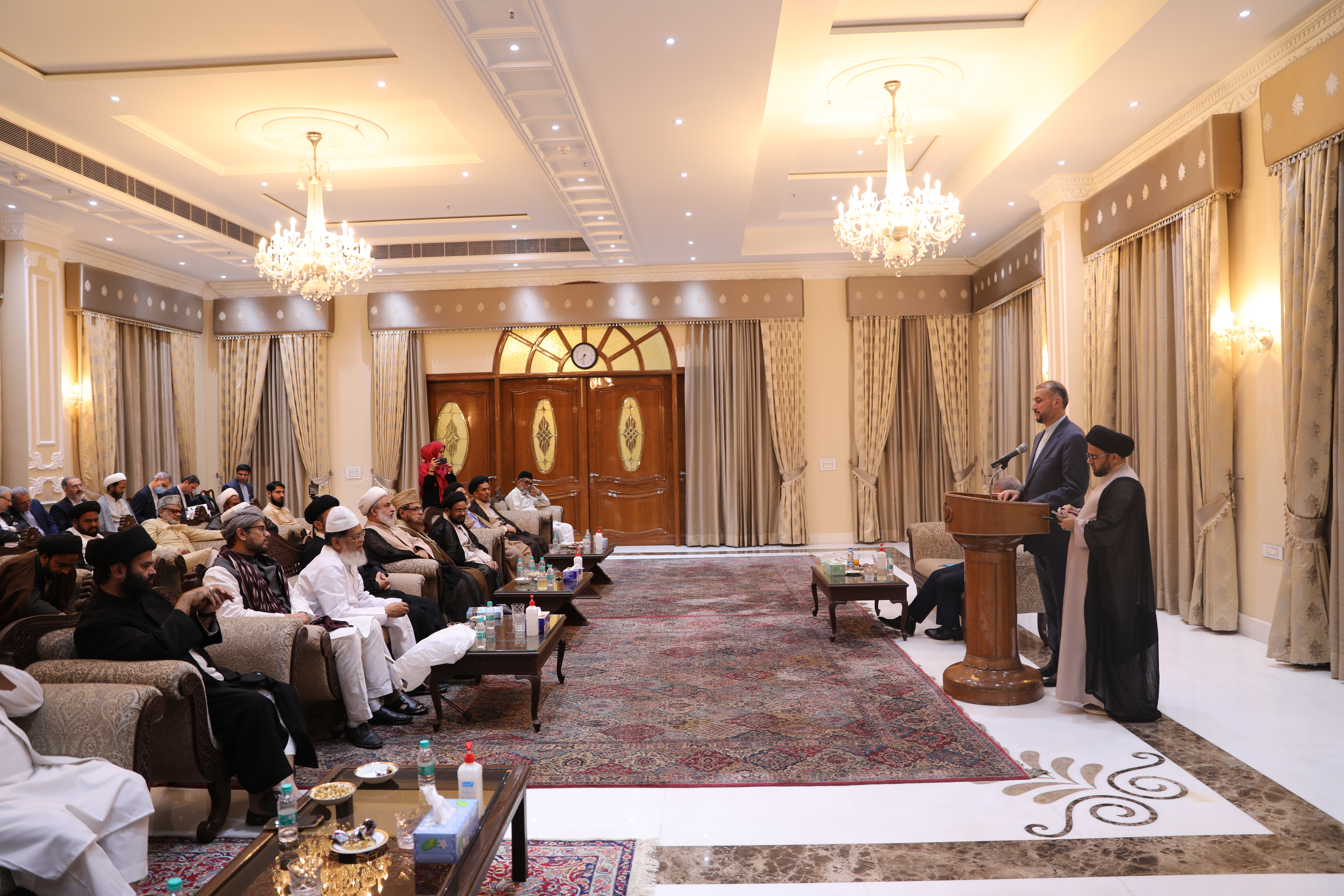 همه با هم در برابر توهین بایستیم