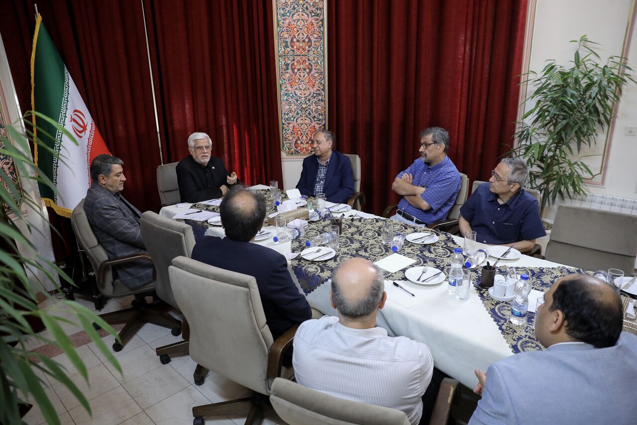 عارف: نظر حاکمیت انجام مذاکره با اقتدار است