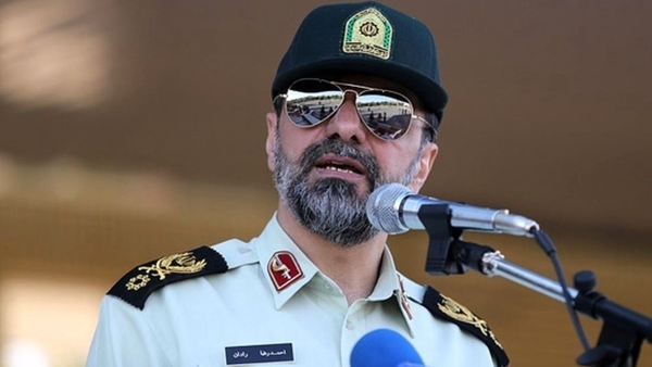 برخورد قاطع با جاسوس‌ها و وطن‌فروش‌ها با همراهی مردم