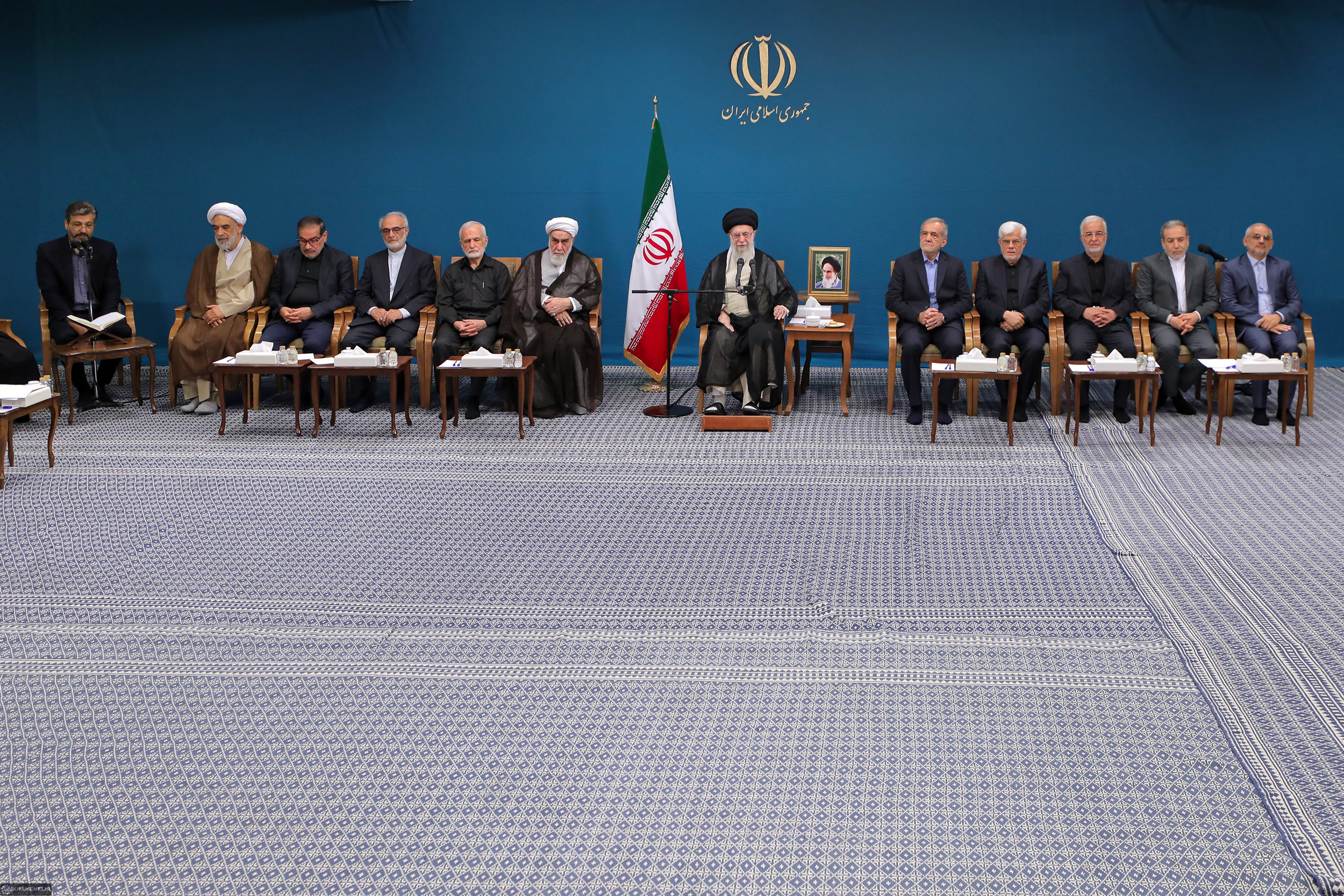 رهبر انقلاب: برخی وزرا را تایید، برخی را تاکید و تعداد زیادی را نمی شناختم و نظری ندادم